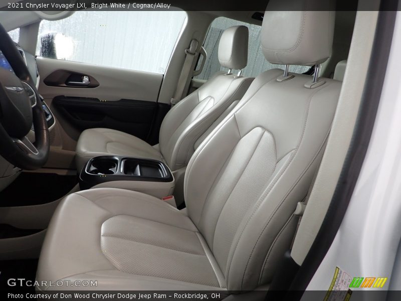 Bright White / Cognac/Alloy 2021 Chrysler Voyager LXI
