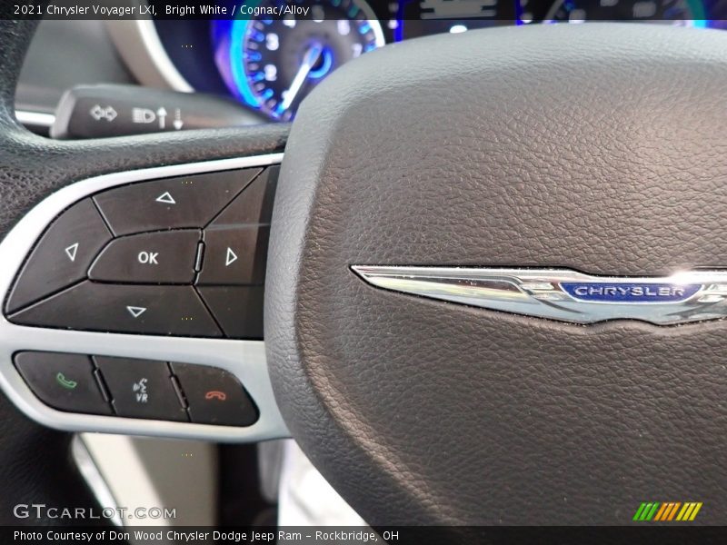Bright White / Cognac/Alloy 2021 Chrysler Voyager LXI