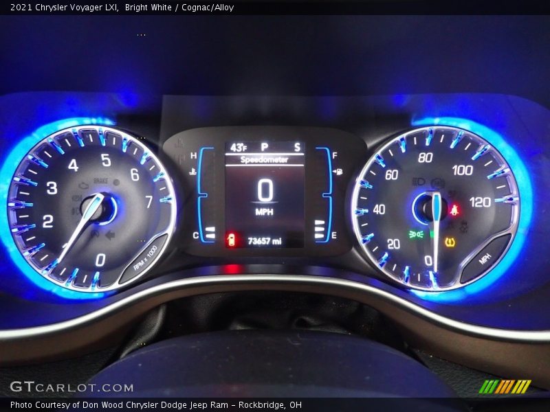 Bright White / Cognac/Alloy 2021 Chrysler Voyager LXI