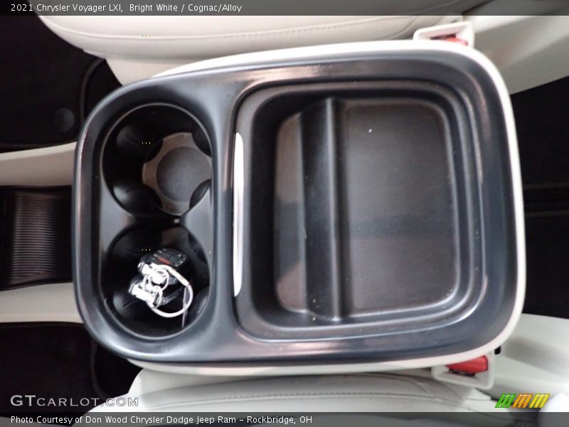 Bright White / Cognac/Alloy 2021 Chrysler Voyager LXI