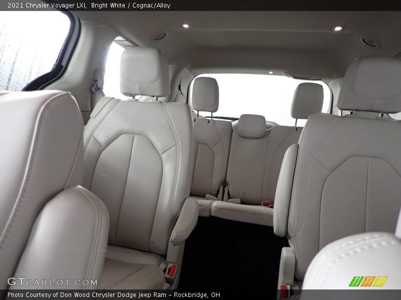 Bright White / Cognac/Alloy 2021 Chrysler Voyager LXI