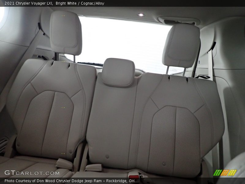 Bright White / Cognac/Alloy 2021 Chrysler Voyager LXI