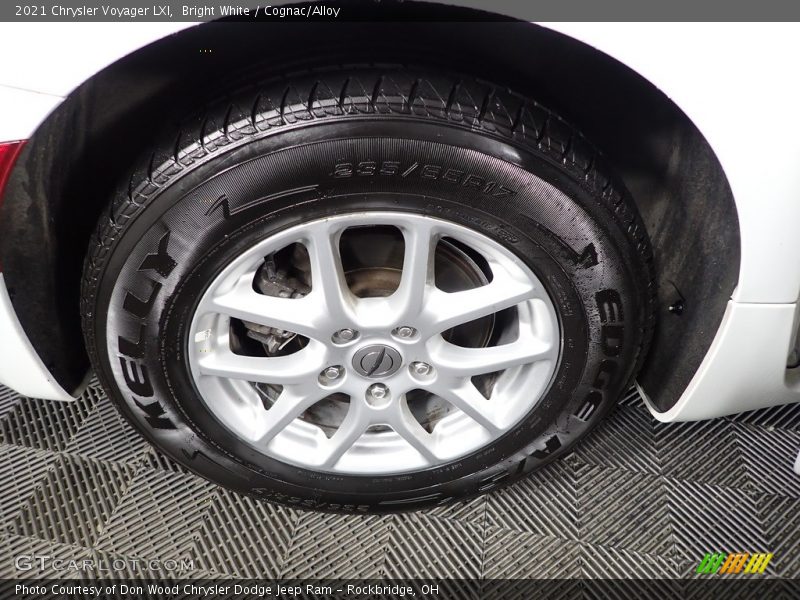 Bright White / Cognac/Alloy 2021 Chrysler Voyager LXI