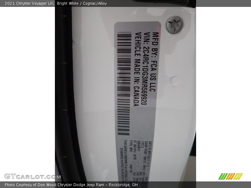Bright White / Cognac/Alloy 2021 Chrysler Voyager LXI