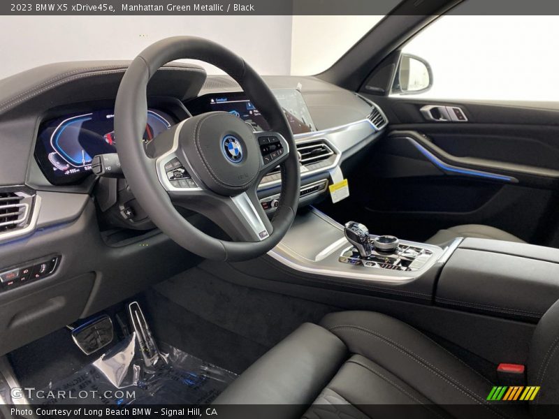 Front Seat of 2023 X5 xDrive45e