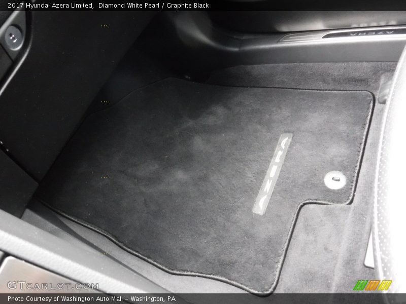 Diamond White Pearl / Graphite Black 2017 Hyundai Azera Limited
