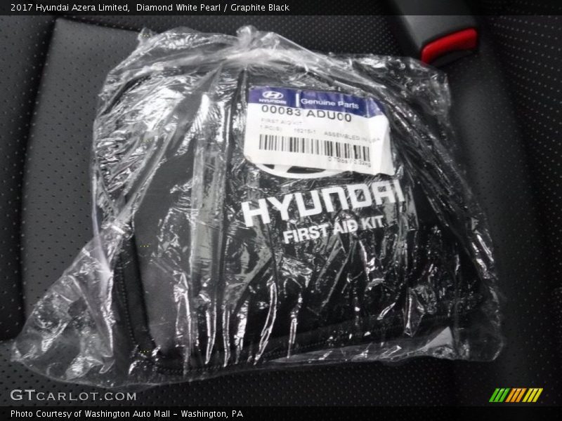 Diamond White Pearl / Graphite Black 2017 Hyundai Azera Limited