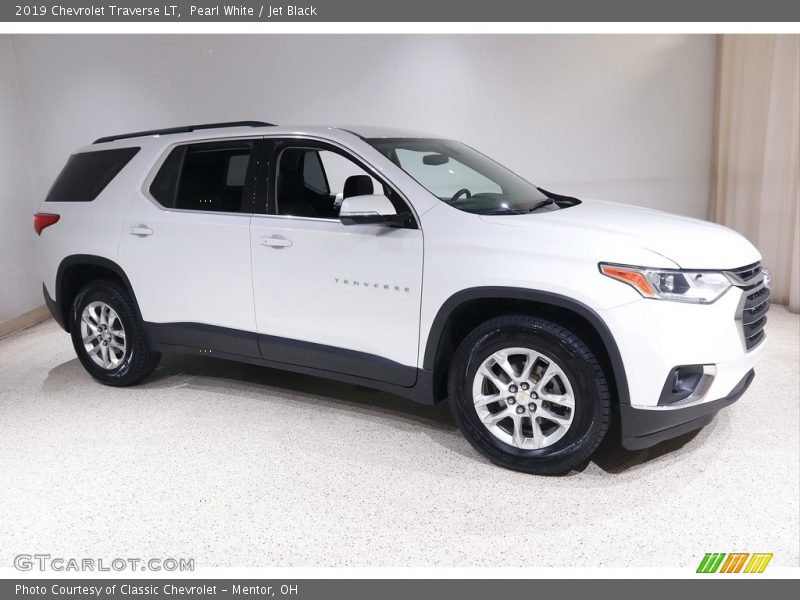 Pearl White / Jet Black 2019 Chevrolet Traverse LT