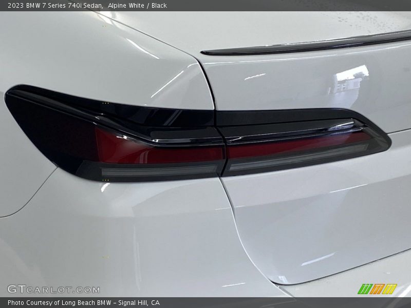 Alpine White / Black 2023 BMW 7 Series 740i Sedan