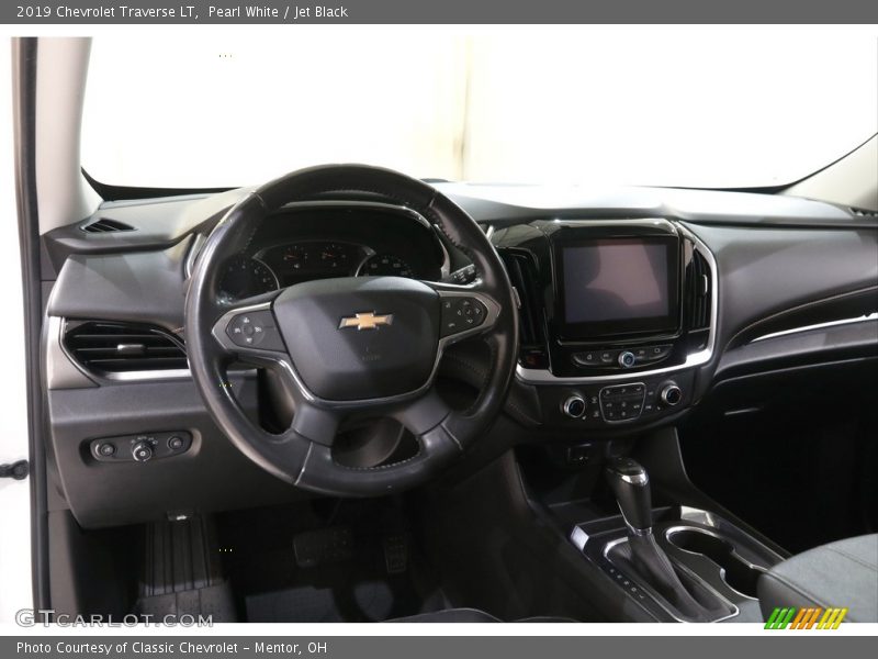Pearl White / Jet Black 2019 Chevrolet Traverse LT