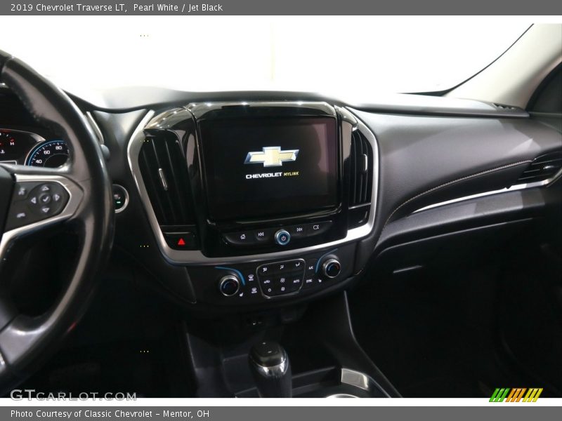 Pearl White / Jet Black 2019 Chevrolet Traverse LT