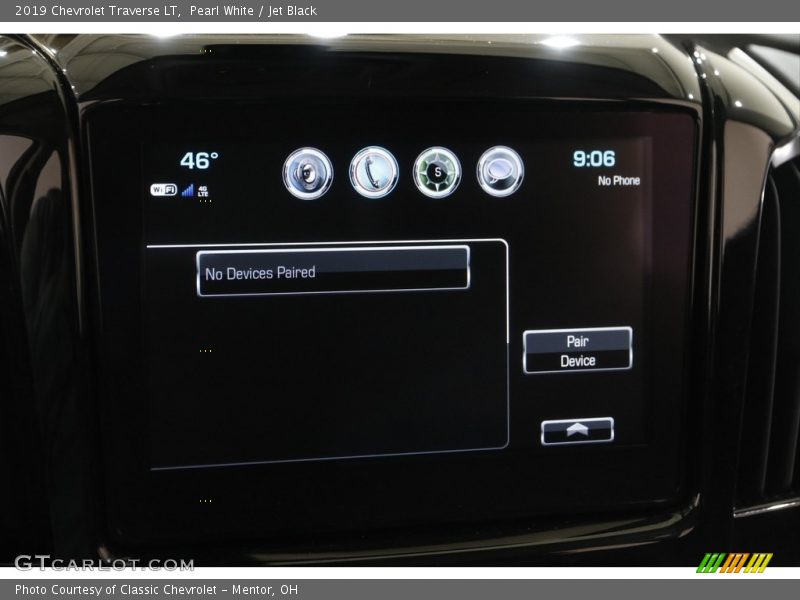 Pearl White / Jet Black 2019 Chevrolet Traverse LT