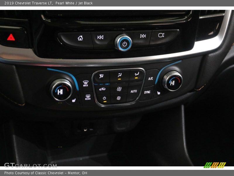 Controls of 2019 Traverse LT