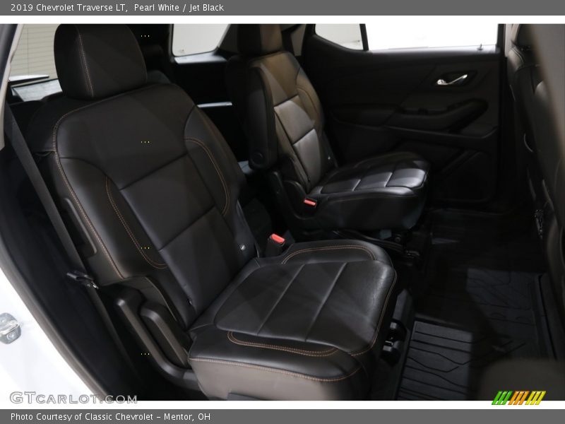 Pearl White / Jet Black 2019 Chevrolet Traverse LT