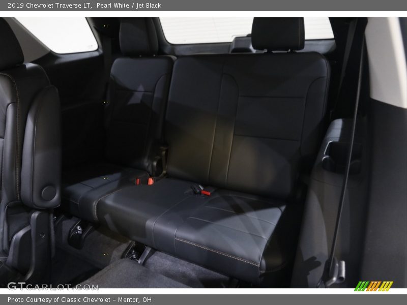 Pearl White / Jet Black 2019 Chevrolet Traverse LT