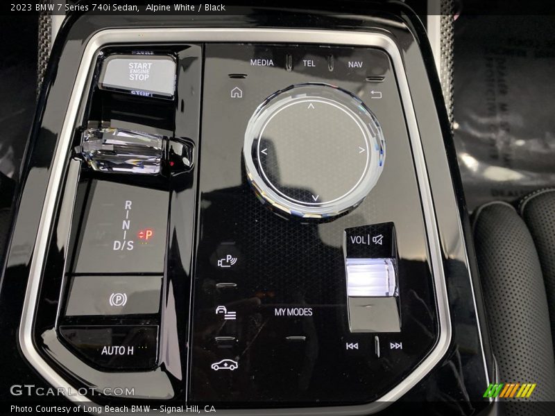 Alpine White / Black 2023 BMW 7 Series 740i Sedan