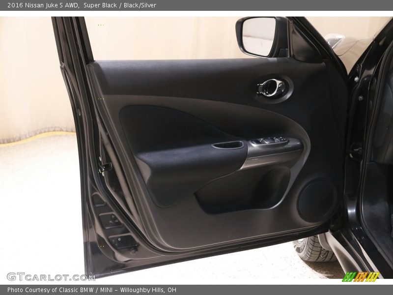 Super Black / Black/Silver 2016 Nissan Juke S AWD
