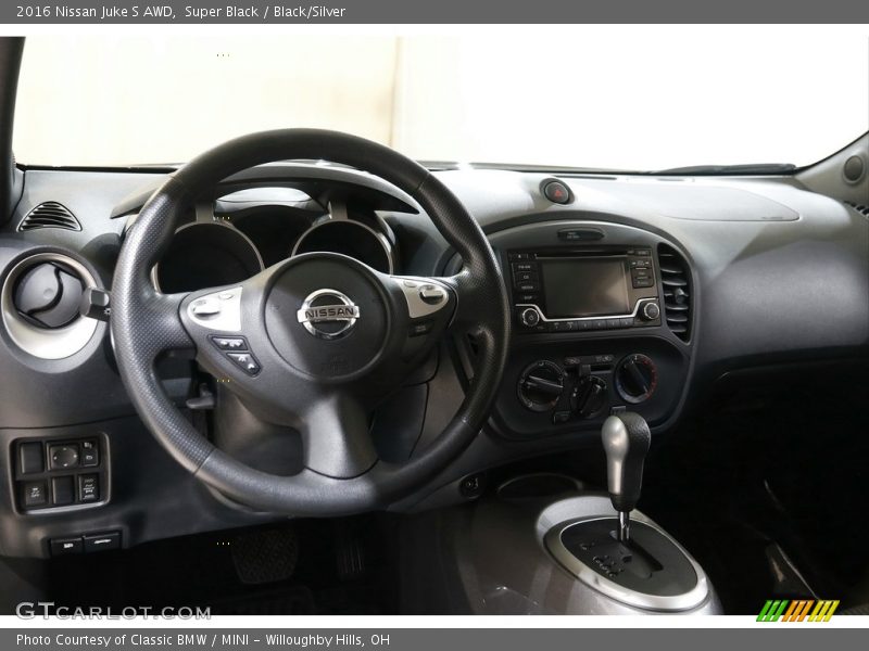 Super Black / Black/Silver 2016 Nissan Juke S AWD