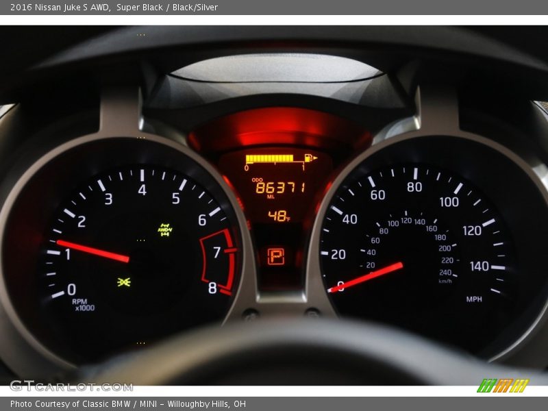 Super Black / Black/Silver 2016 Nissan Juke S AWD