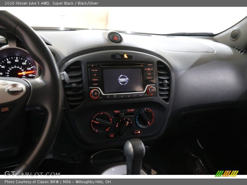 Super Black / Black/Silver 2016 Nissan Juke S AWD