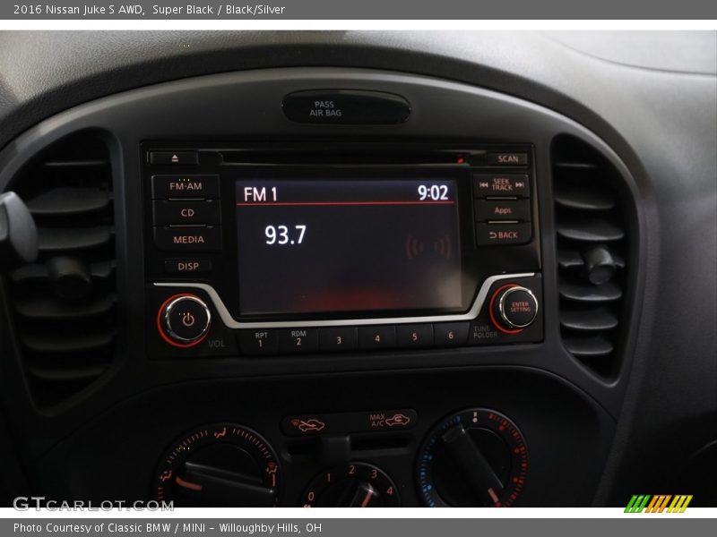 Super Black / Black/Silver 2016 Nissan Juke S AWD