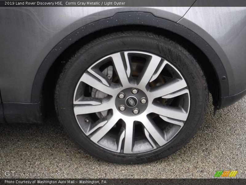 Corris Gray Metallic / Light Oyster 2019 Land Rover Discovery HSE