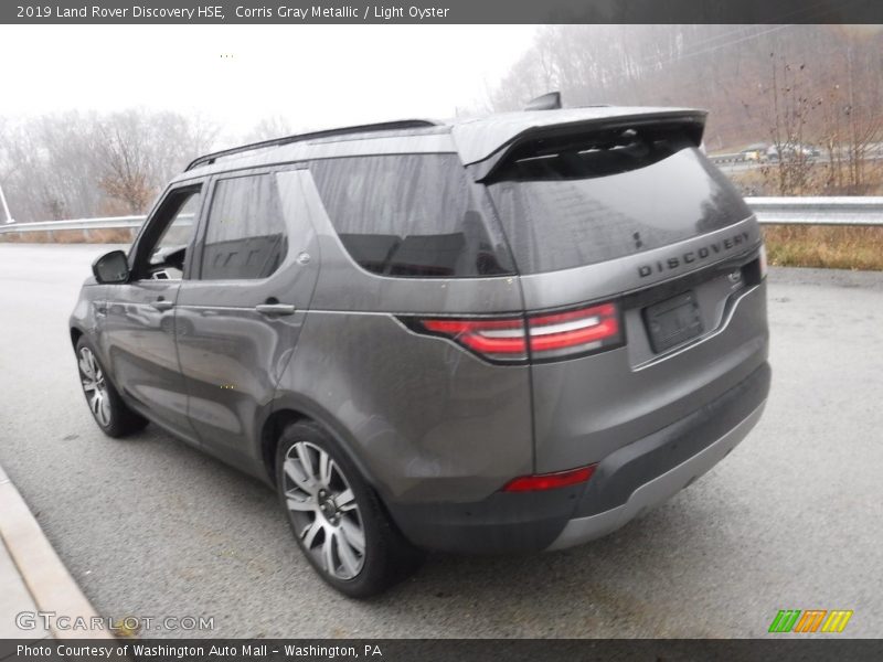 Corris Gray Metallic / Light Oyster 2019 Land Rover Discovery HSE