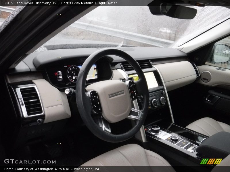 Corris Gray Metallic / Light Oyster 2019 Land Rover Discovery HSE