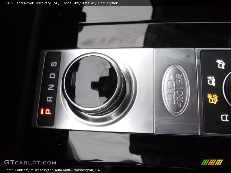 Corris Gray Metallic / Light Oyster 2019 Land Rover Discovery HSE