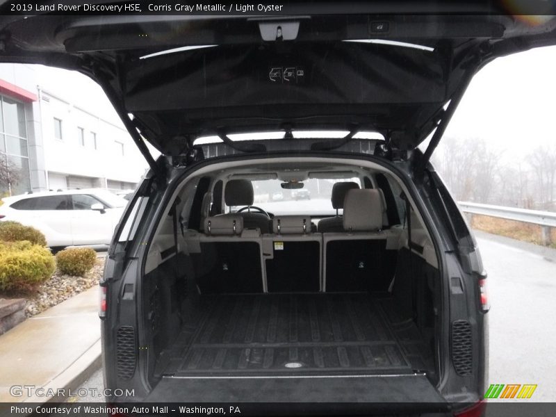 Corris Gray Metallic / Light Oyster 2019 Land Rover Discovery HSE