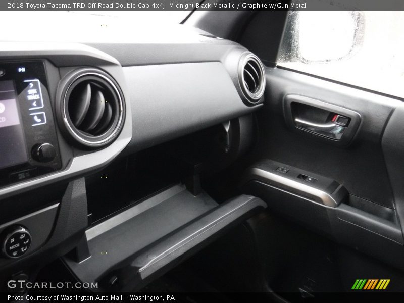 Midnight Black Metallic / Graphite w/Gun Metal 2018 Toyota Tacoma TRD Off Road Double Cab 4x4