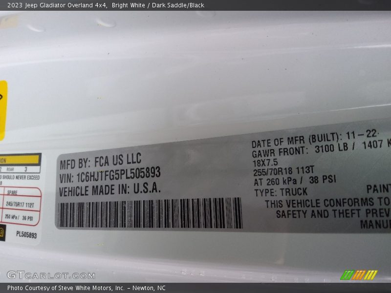 Bright White / Dark Saddle/Black 2023 Jeep Gladiator Overland 4x4