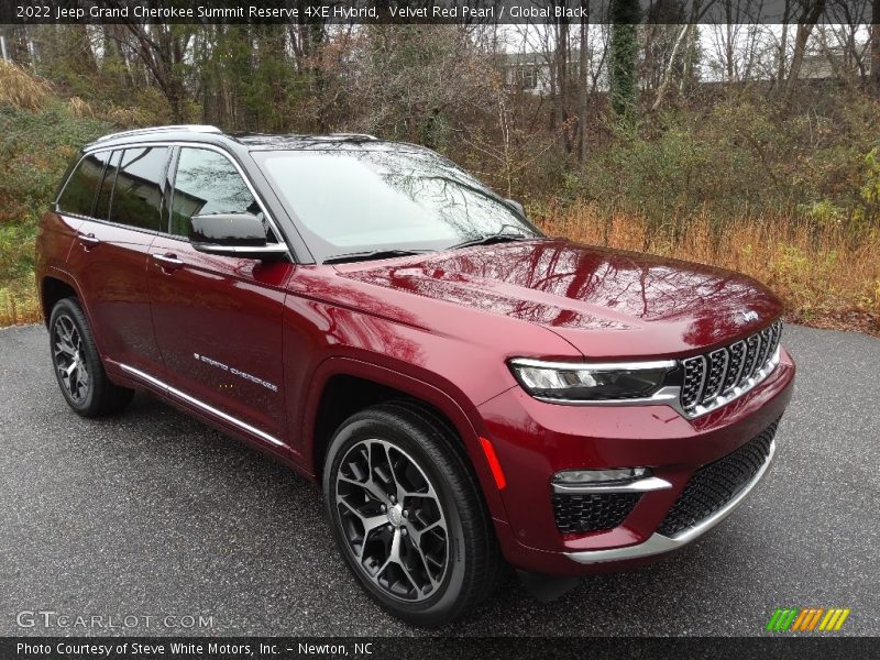 Front 3/4 View of 2022 Grand Cherokee Summit Reserve 4XE Hybrid