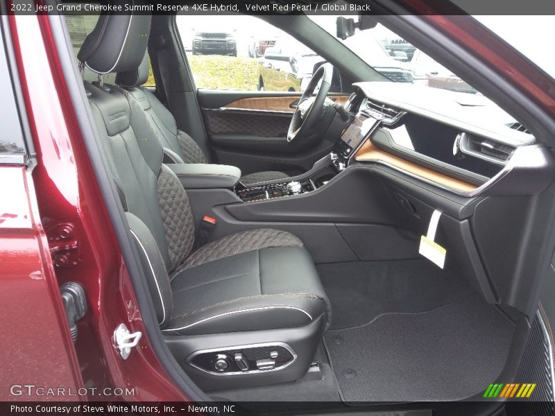Front Seat of 2022 Grand Cherokee Summit Reserve 4XE Hybrid