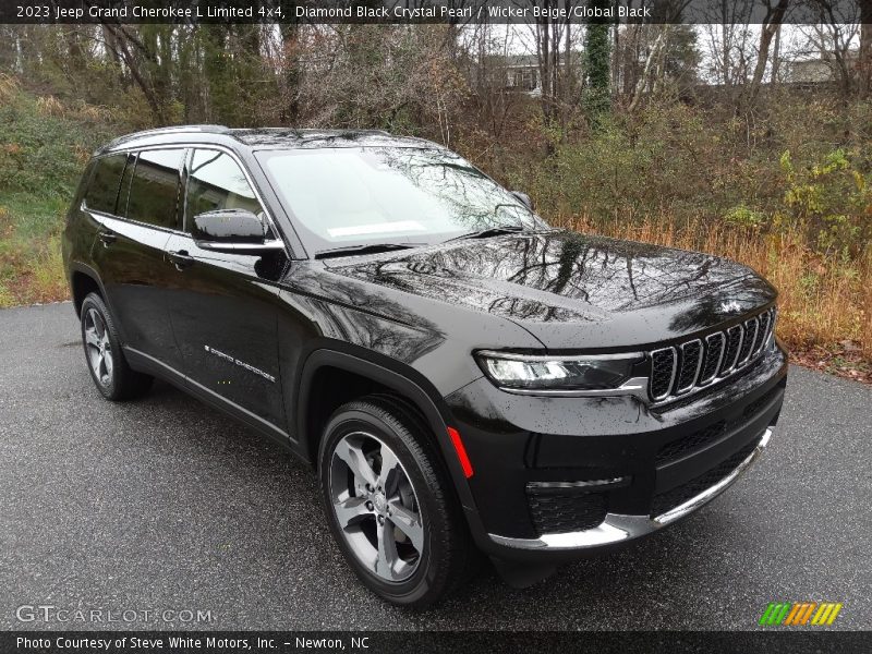 Front 3/4 View of 2023 Grand Cherokee L Limited 4x4