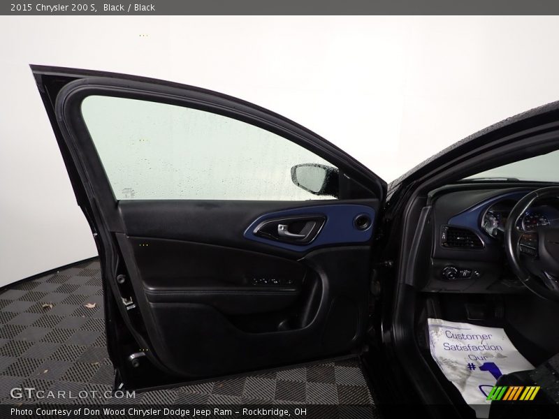 Black / Black 2015 Chrysler 200 S