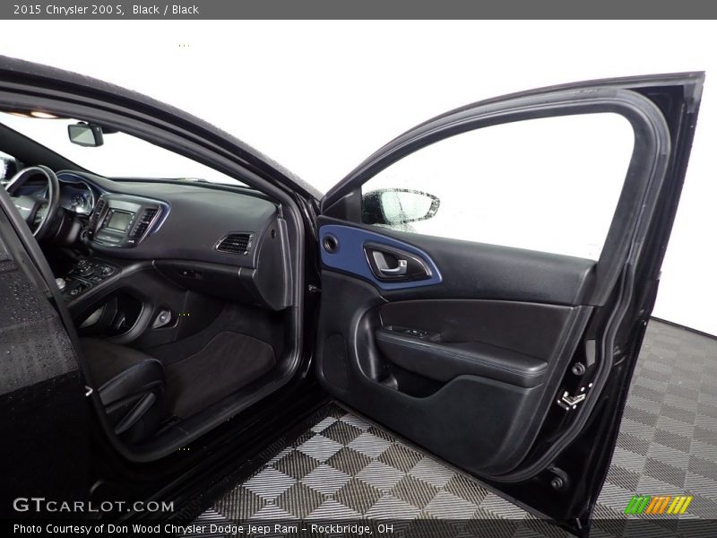 Black / Black 2015 Chrysler 200 S