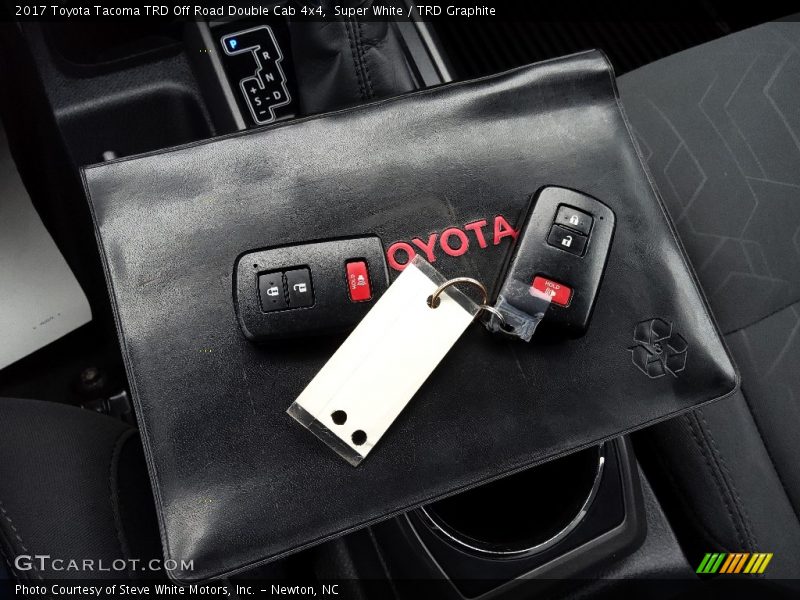 Super White / TRD Graphite 2017 Toyota Tacoma TRD Off Road Double Cab 4x4