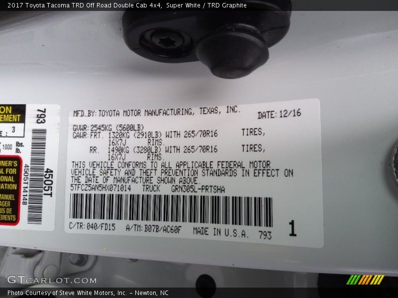 Super White / TRD Graphite 2017 Toyota Tacoma TRD Off Road Double Cab 4x4