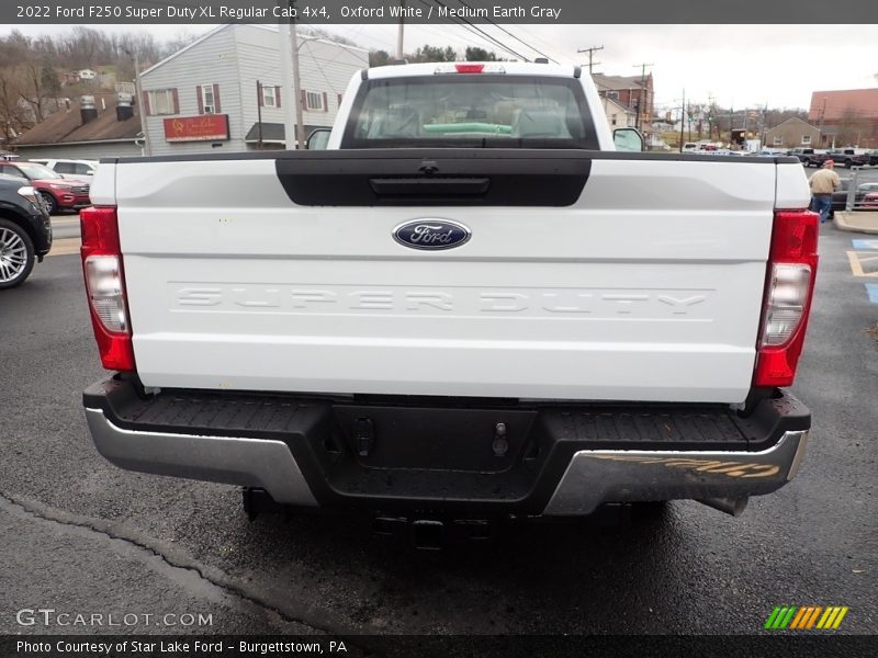 Oxford White / Medium Earth Gray 2022 Ford F250 Super Duty XL Regular Cab 4x4