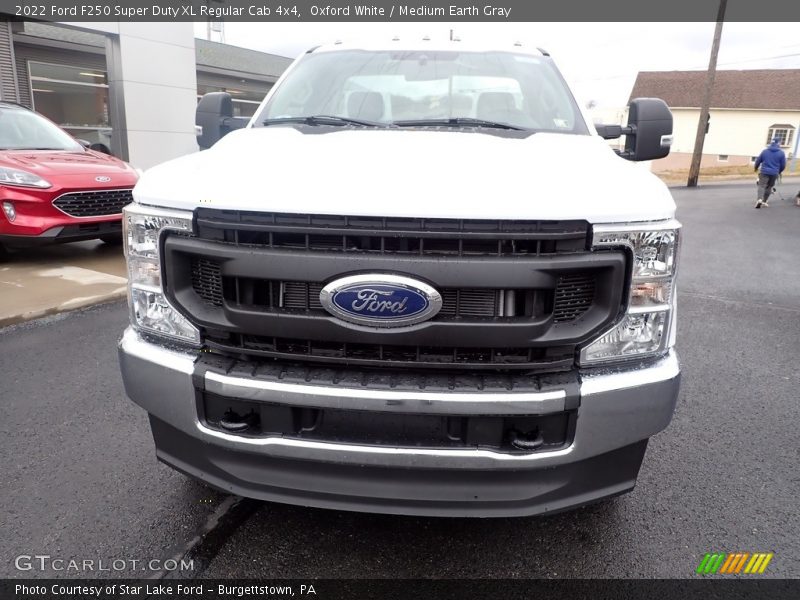 Oxford White / Medium Earth Gray 2022 Ford F250 Super Duty XL Regular Cab 4x4