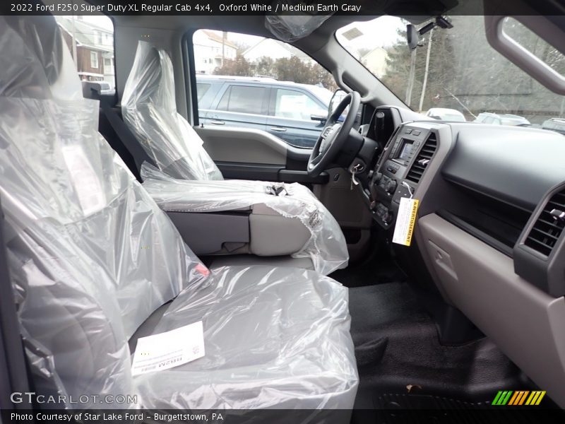 Oxford White / Medium Earth Gray 2022 Ford F250 Super Duty XL Regular Cab 4x4