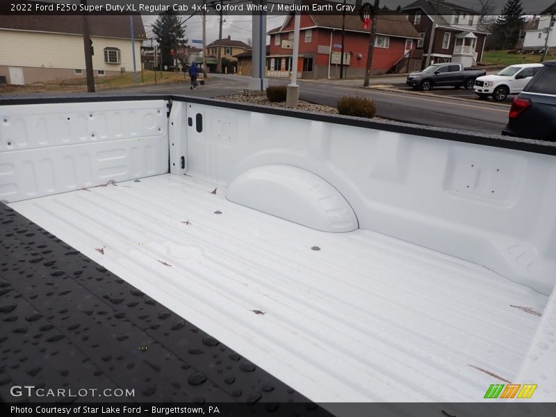 Oxford White / Medium Earth Gray 2022 Ford F250 Super Duty XL Regular Cab 4x4