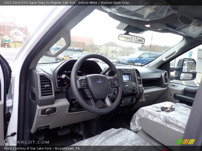 Oxford White / Medium Earth Gray 2022 Ford F250 Super Duty XL Regular Cab 4x4