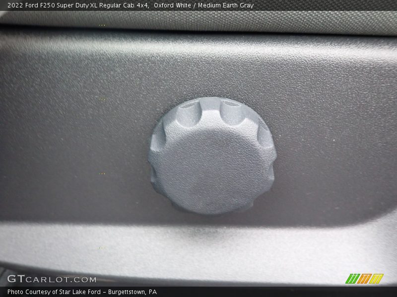Oxford White / Medium Earth Gray 2022 Ford F250 Super Duty XL Regular Cab 4x4