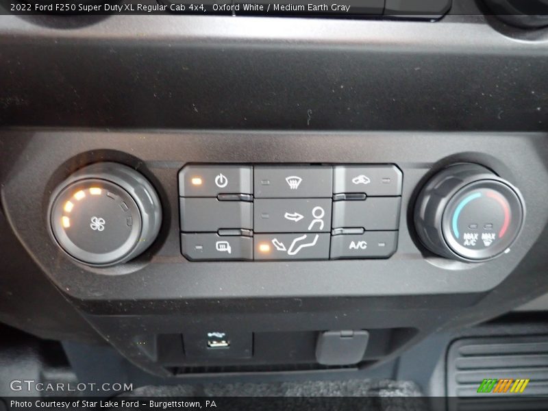 Oxford White / Medium Earth Gray 2022 Ford F250 Super Duty XL Regular Cab 4x4