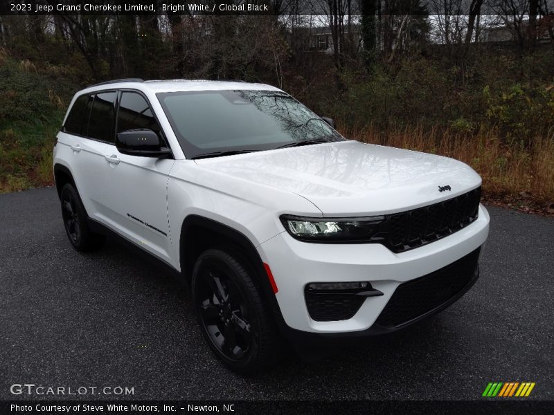 Bright White / Global Black 2023 Jeep Grand Cherokee Limited