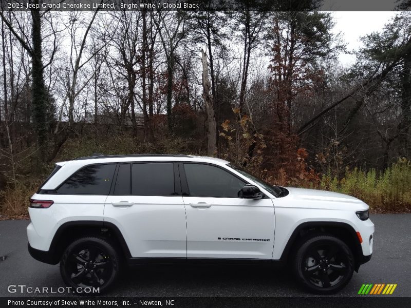Bright White / Global Black 2023 Jeep Grand Cherokee Limited