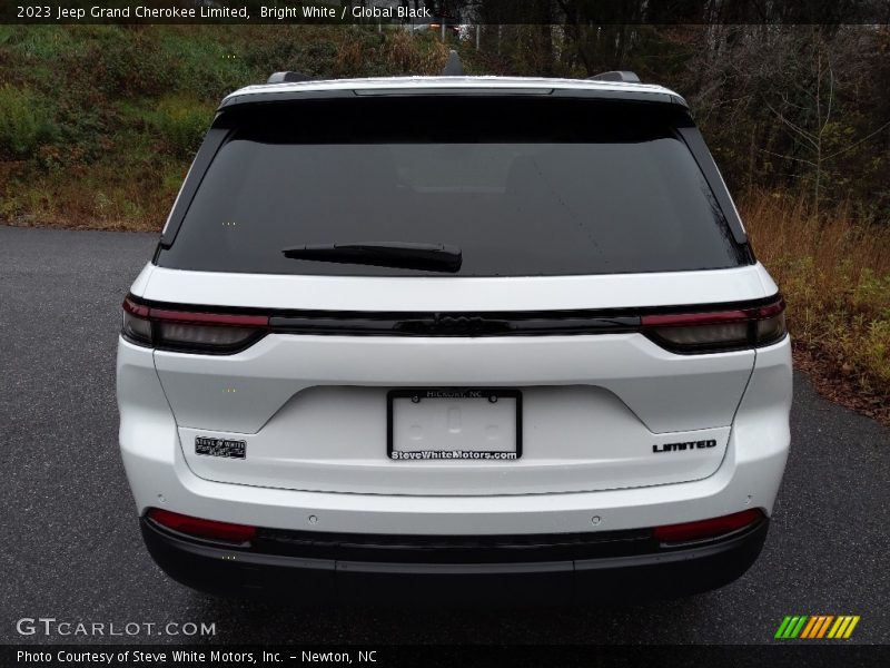 Bright White / Global Black 2023 Jeep Grand Cherokee Limited