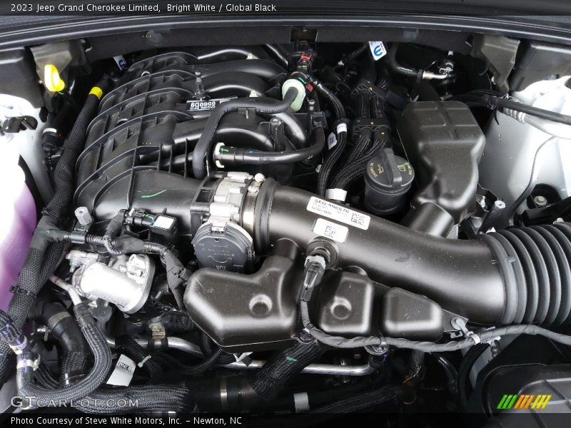 Bright White / Global Black 2023 Jeep Grand Cherokee Limited